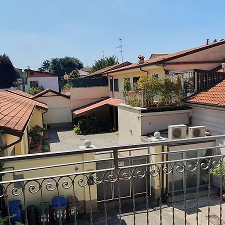 Casa Sobborghi Lägenhet Monza Exteriör bild